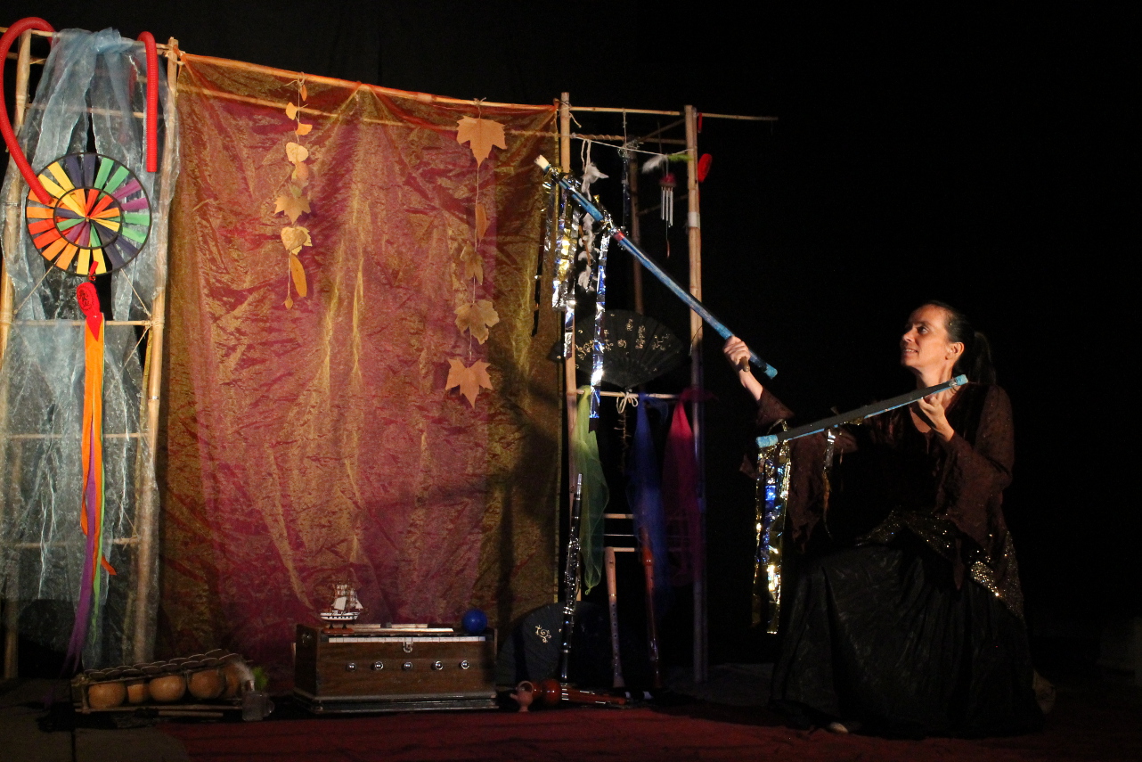 Spectacle Éole, Maître des Vents, décors, musique, danse et théâtre. Mythologie grecque