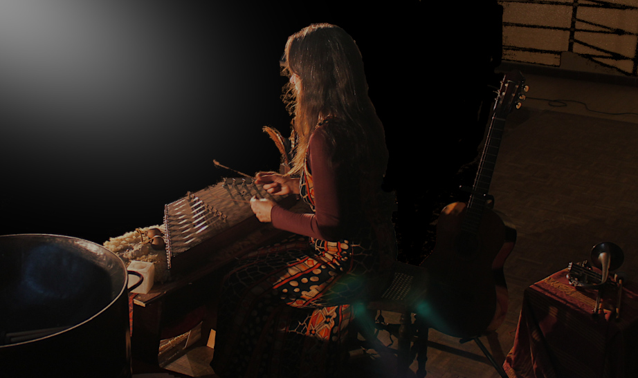 photographie extraite du spectacle le rêve d'Ambre, narration et musique accompagnant le spectacle