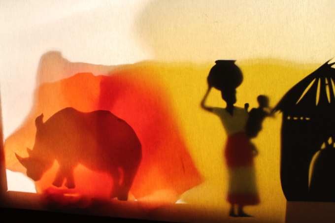 photographie extraite du spectacle Ginkgo et la lanterne magique, Ginkgo voyage en afrique