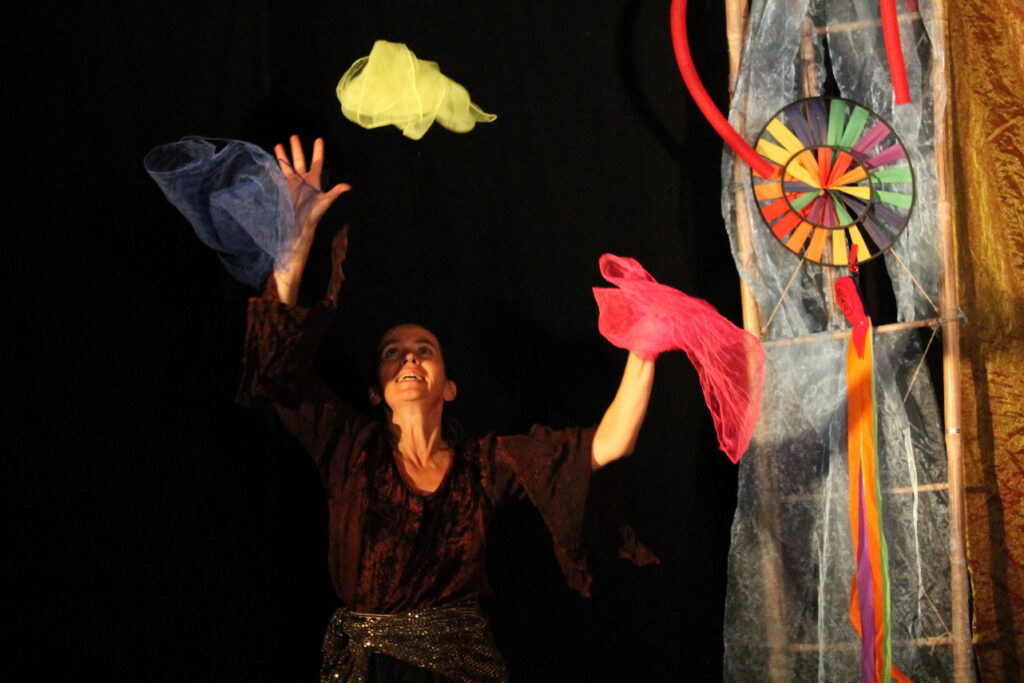 Photographie issue du spectacle jeune public de la compagnie Oiseau Lyre: Éole, maître des vents