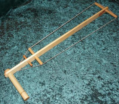 instrument de musique joué dans le spectacle jeune public, Éole maître des vents: les rhombes